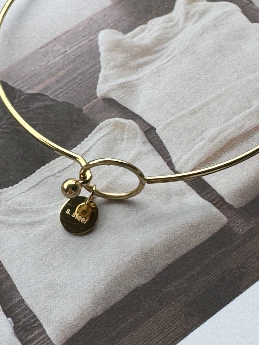Bangle bracelet
