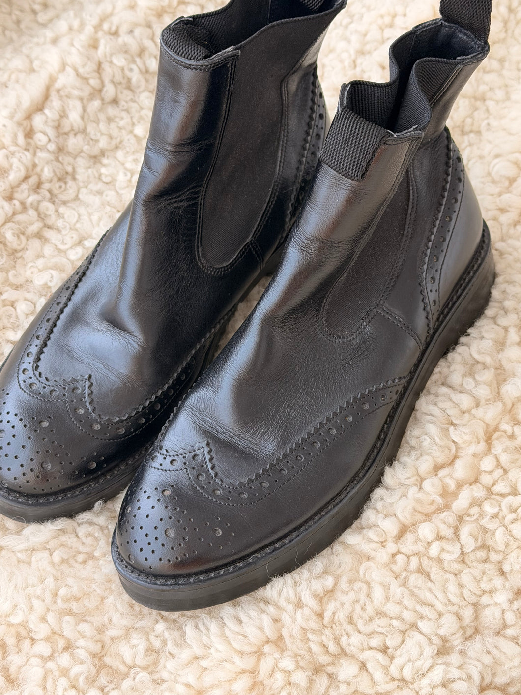 Leather black boots