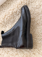 Leather black boots