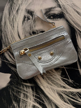 Zip leather wallet