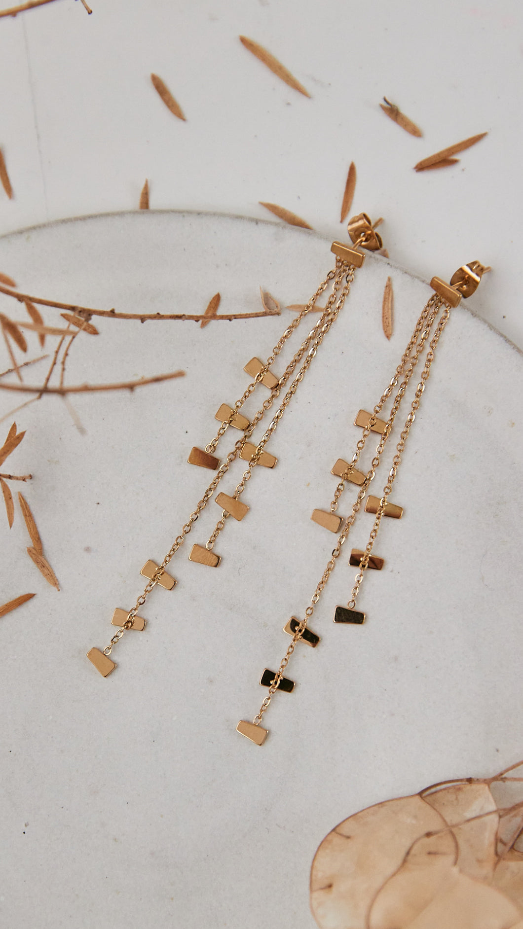 Dangly shape drop earring