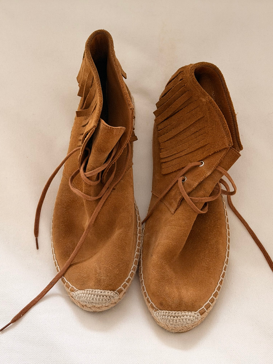 Saint Laurent suede Tan boots w/fringes