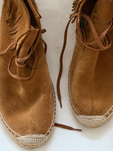 Saint Laurent suede Tan boots w/fringes