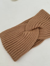 Knitted ribbed headband