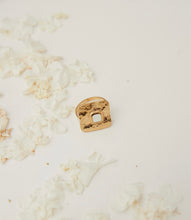 Large square ring white or black