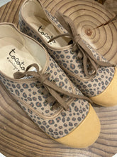 Tocoto lace up sneakers