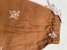 Embroderie camel sarouel