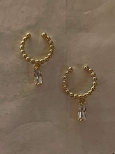 Cartilage bead earring with stone