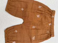 Embroderie camel sarouel