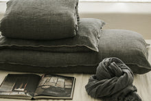 Bed and philosophy - Grey linen bedding