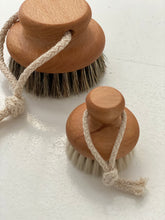 Face brush hanging