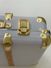 vintage style carry case- white