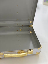 vintage style carry case- white