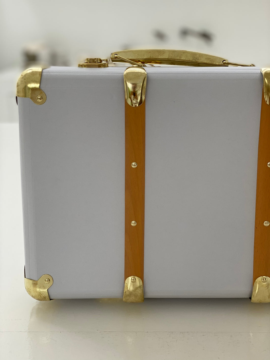 vintage style carry case- white
