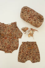 Floral bloomer